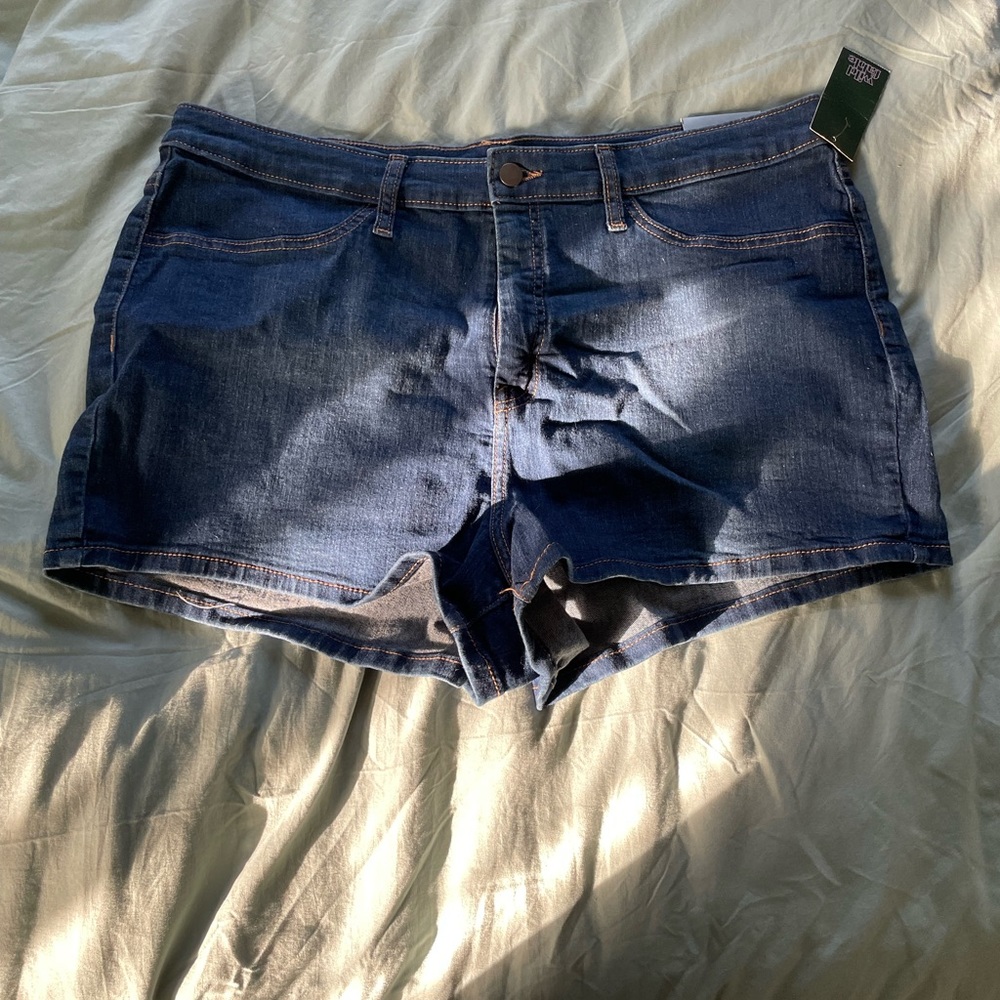 **New with Tags** Wild Fable Denim shorts, size 18